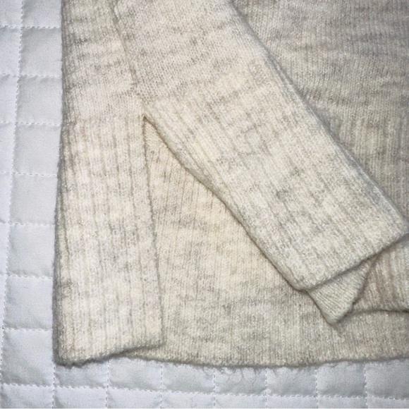 Crown & Ivy Sweater - Picture 4 of 7